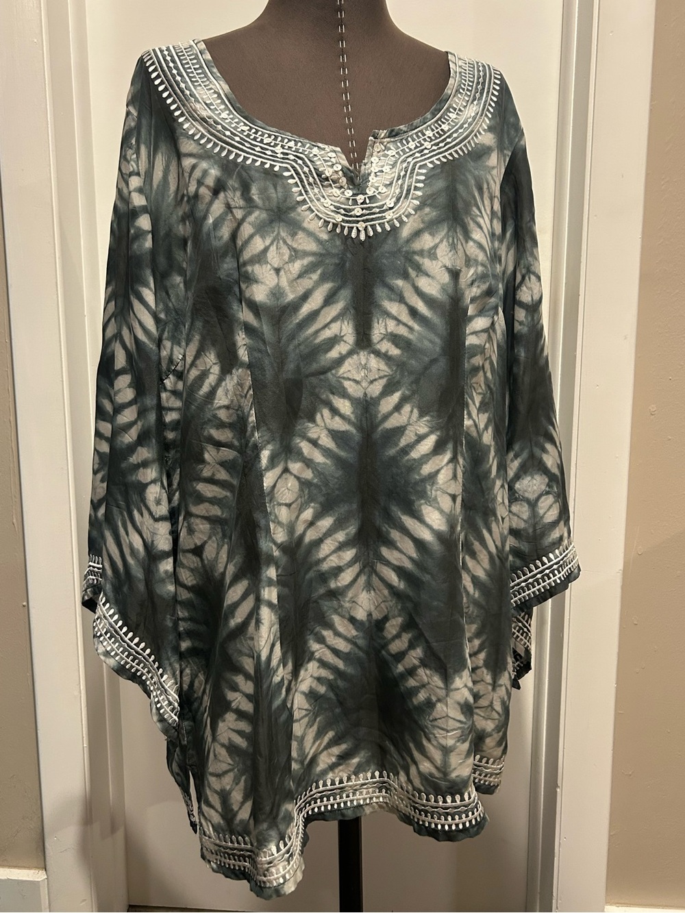 Diane Gilman DG2 silk tunic embroidered tie dye pattern gray white women’s large